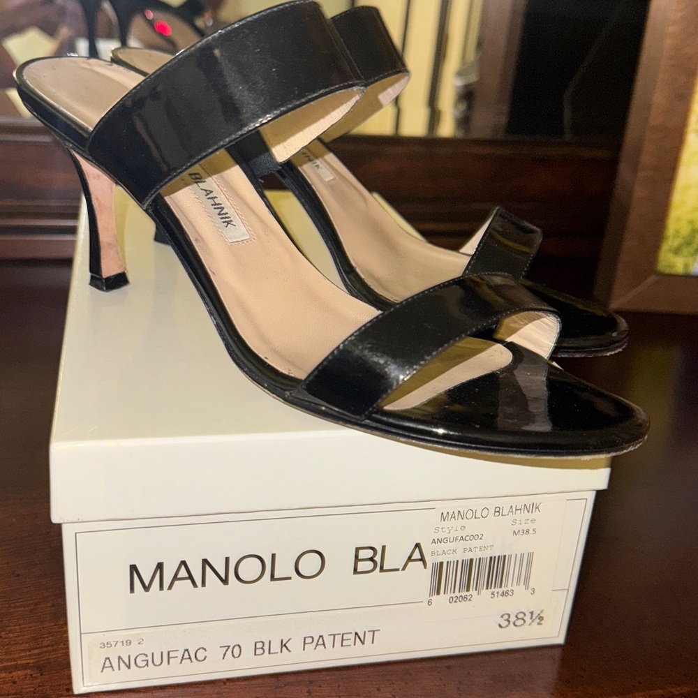 Manolo Blahnik ANGUFAC BLk PAT Double-Strap Sandals 38.5/(US 8M). Excellent POC